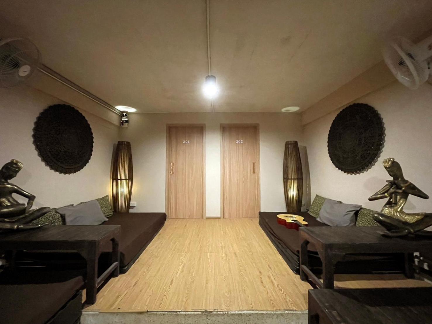 Mind Day Hostel Khaosan Bangkok Exterior photo